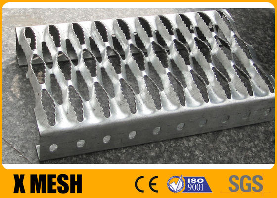240 X 4020MM Tooth Shaped Anti Slip Plates ASTM A312 Sandard 2 Inch For Oil Fields