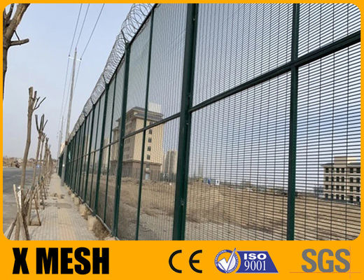 Anti Cut Fence With Concertina Razor Wire 3.5m High Heavy Gauge Small Hole For Prison