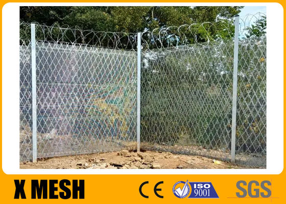 2.0m Welded Razor Concertina Wire Mesh 100mmx200mm Opening For itary Field