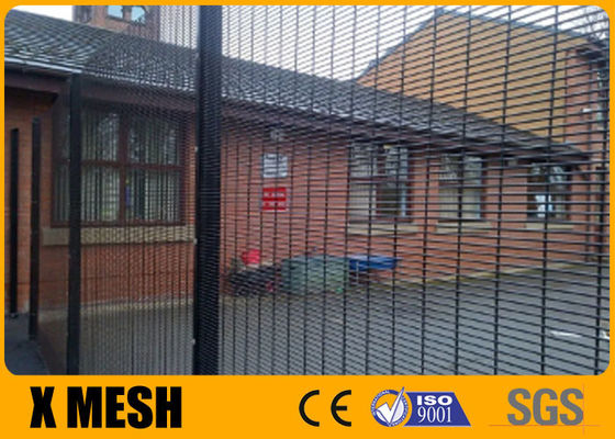 76.2x12.7 Mm 3D Powder Coated Anti Climb 358 Mesh Fencing For Railway Station